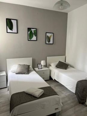 F5 Room 2, Private Room two single beds shared bathroom in shared Flat